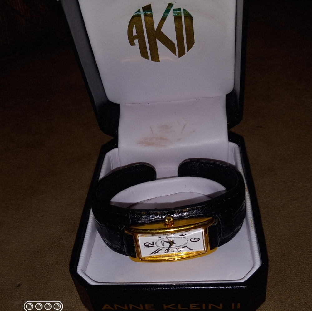 LADIES ANNE KLEIN II VINTAGE WATCH